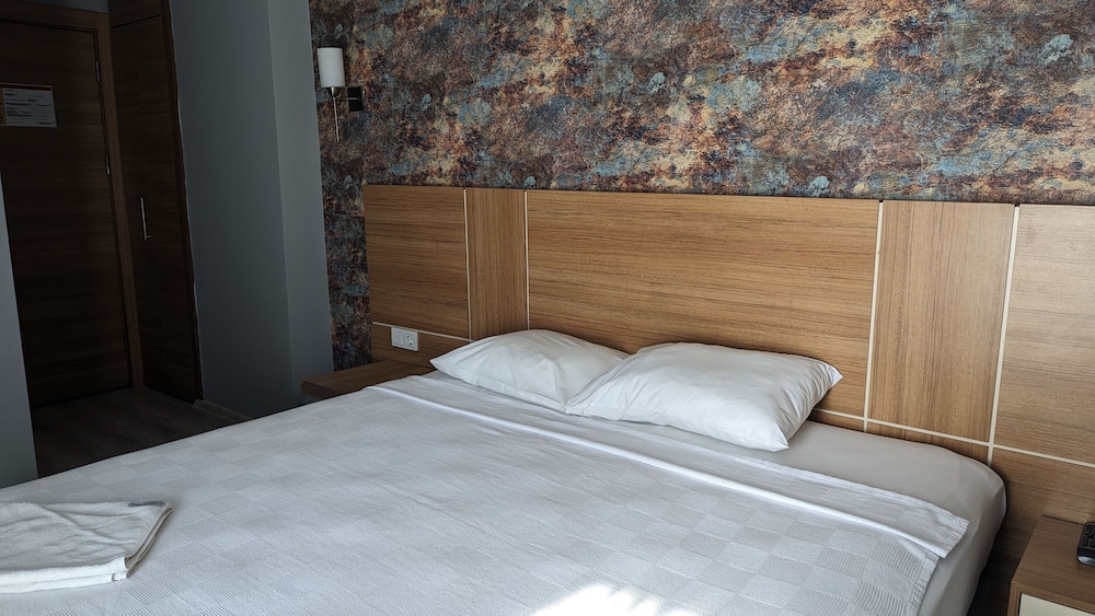 Ramona Hotel 24/45