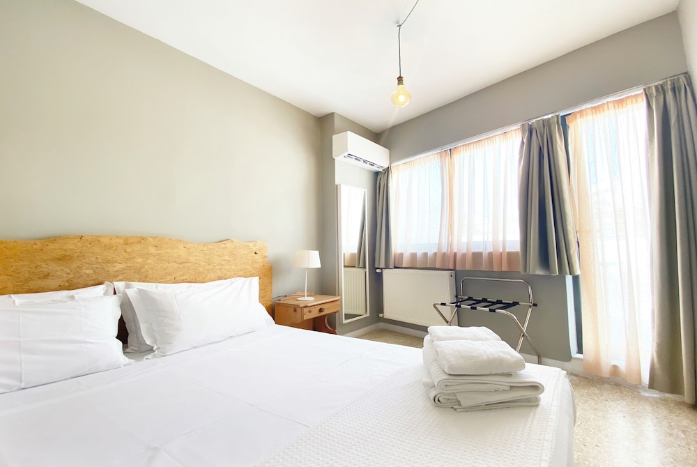1 Bedroom, Green, Family, Apartment, 1 Queen and 1 Single Bed, Sofa