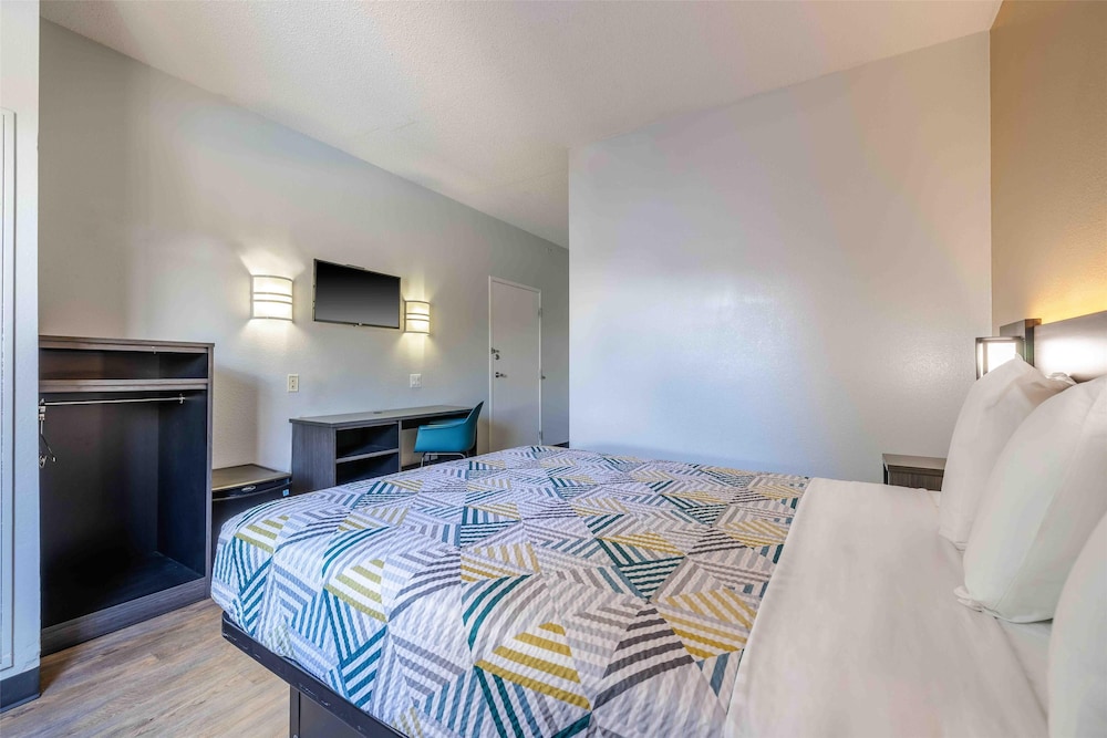 Motel6 Albuquerque, NM - North 17/62