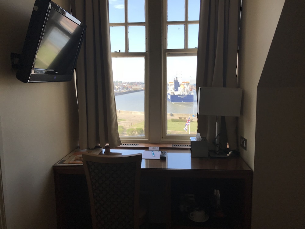 Pier Hotel 17/50