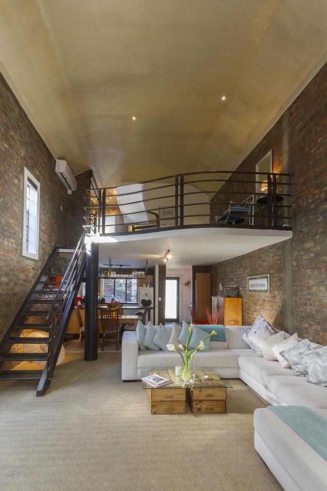 Chic Loft In The Heart Of Cape Town 7/29