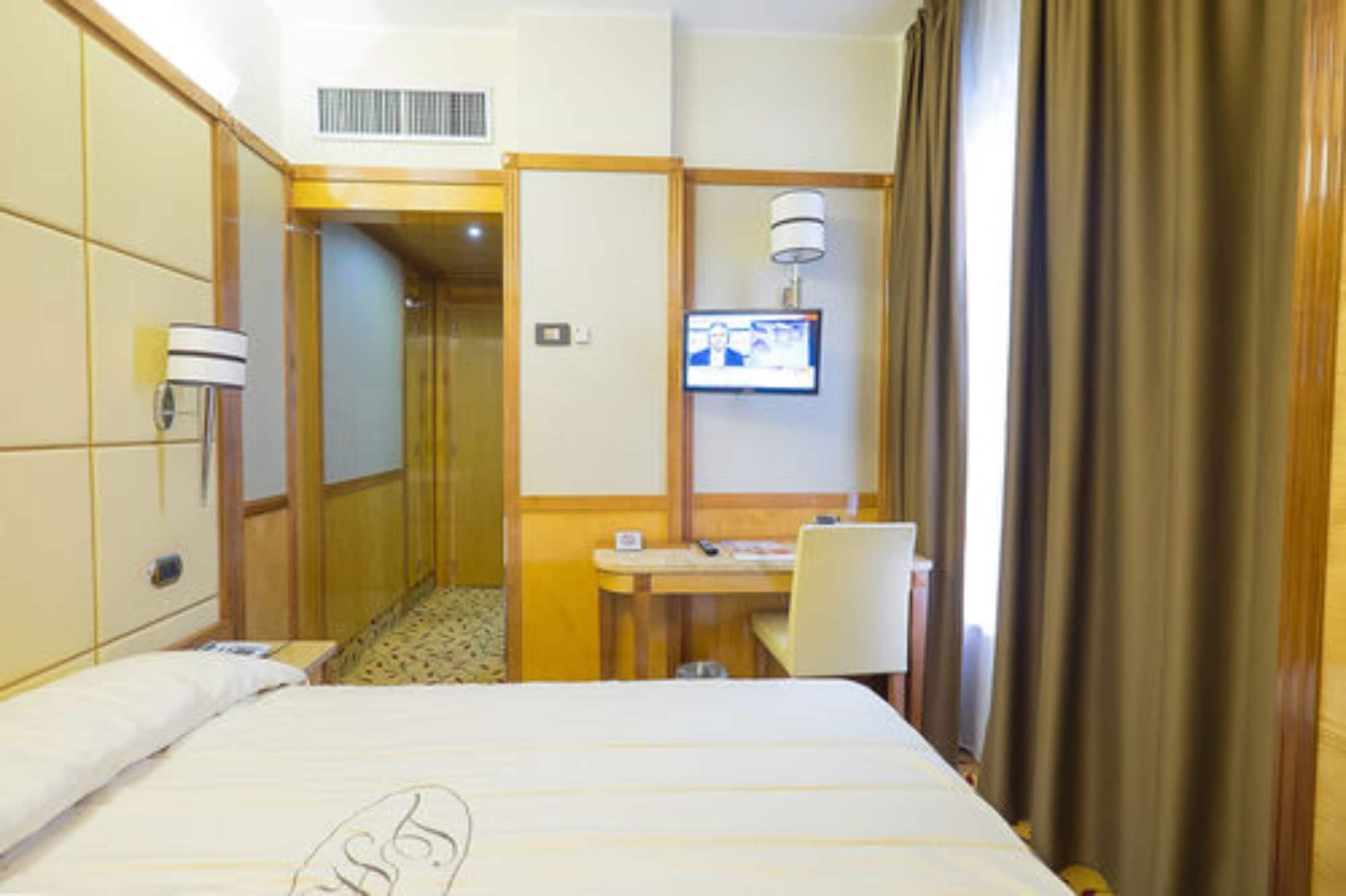 CONNECTING, DOUBLE BED