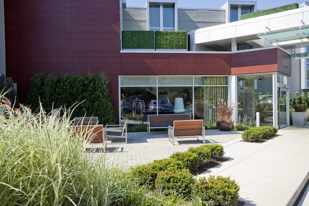 Weber s Hotel & Restaurant 4/64