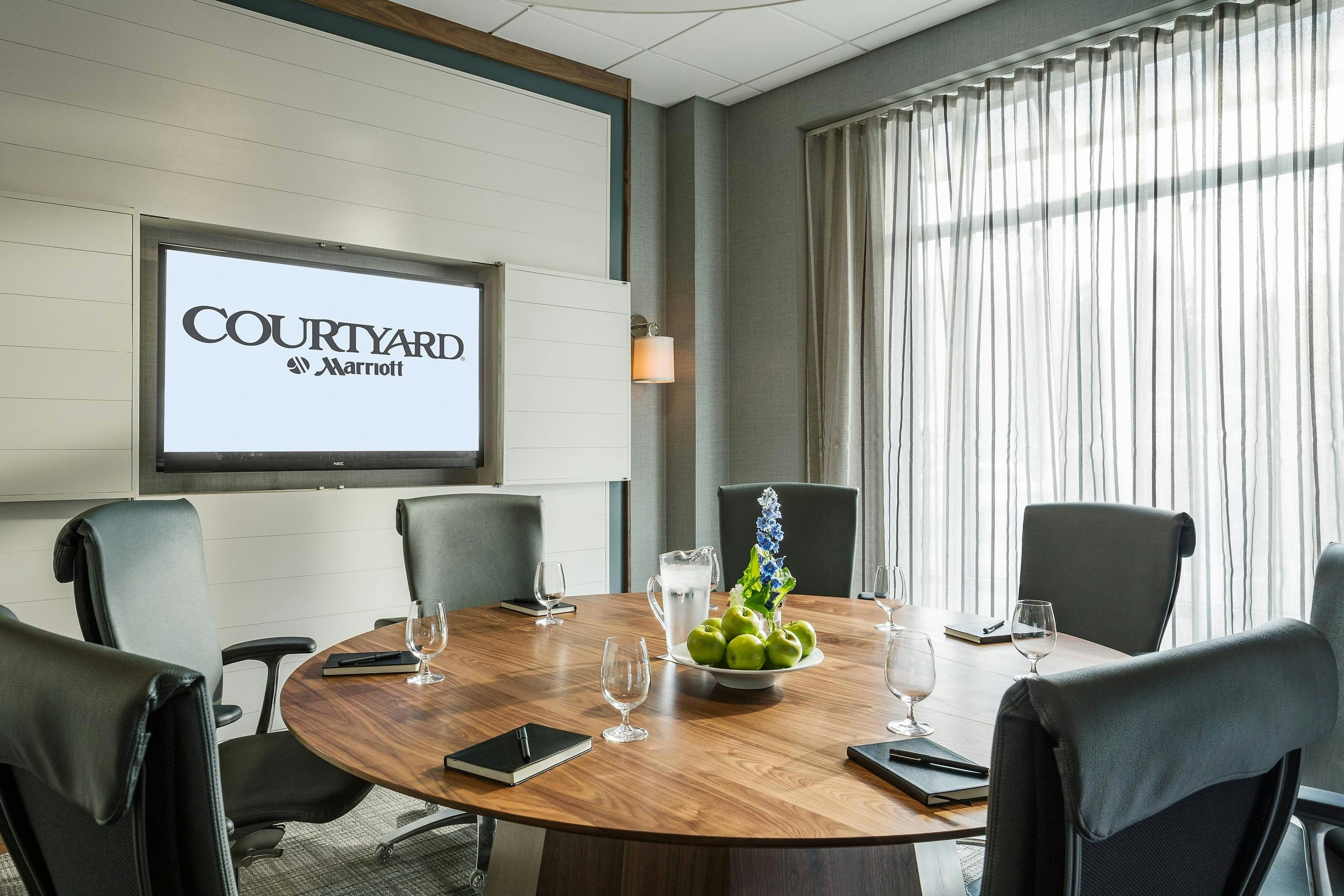 Courtyard Marriott Burlington Harbor 43/48