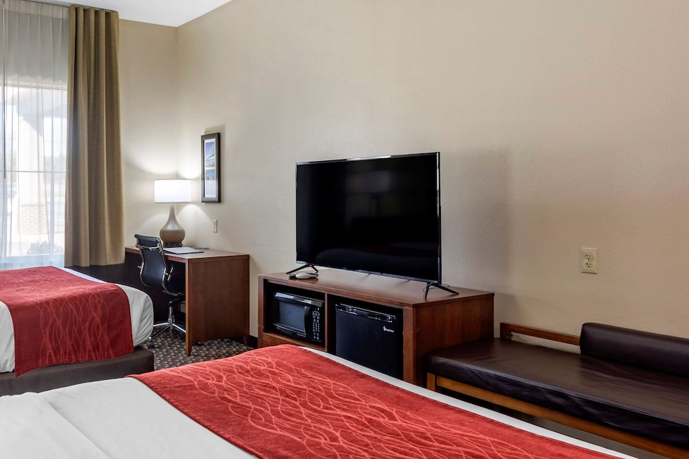 Comfort Inn & Suites Atoka-Millington 32/35