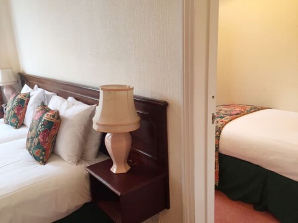 Arundel House Hotel 7/51