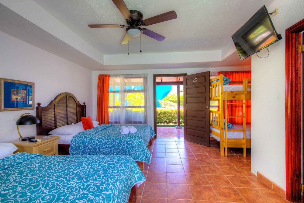 ROOM, BUNK BED, 2 QUEEN BEDS