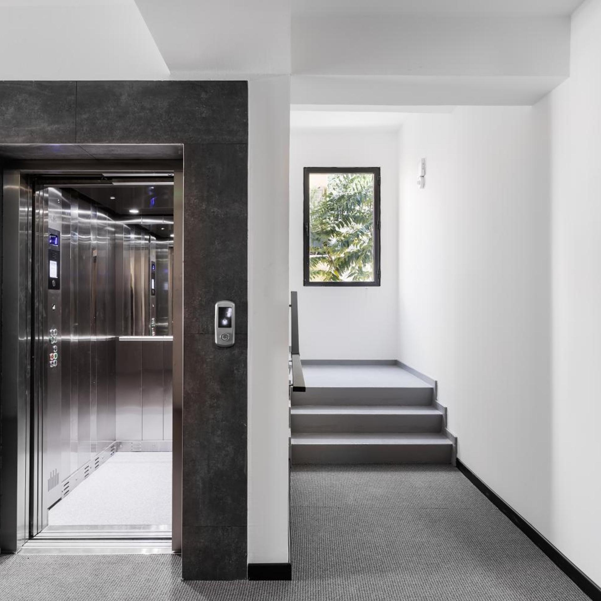 G Suites Luxury Rentals 18/32
