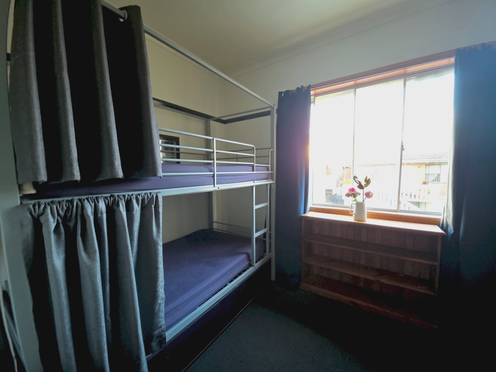 FEMALE DORM, FEMALE ONLY, DELUXE