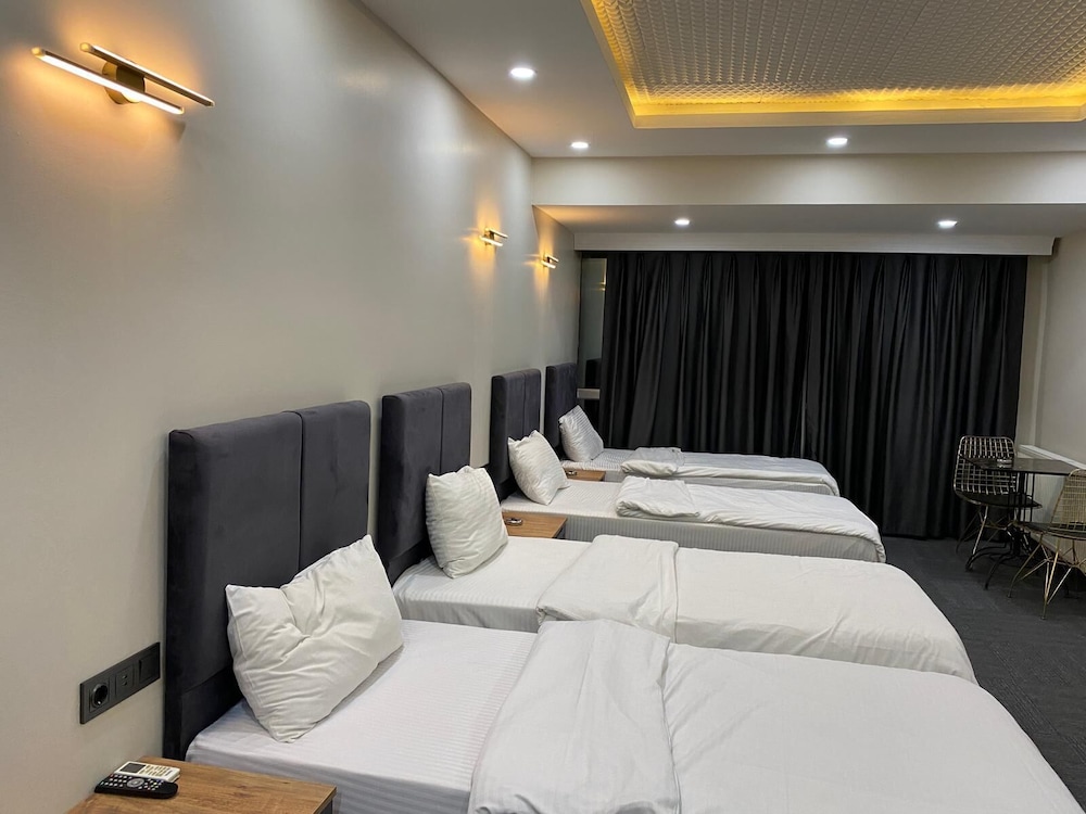 Lily Airport Otel 15/45