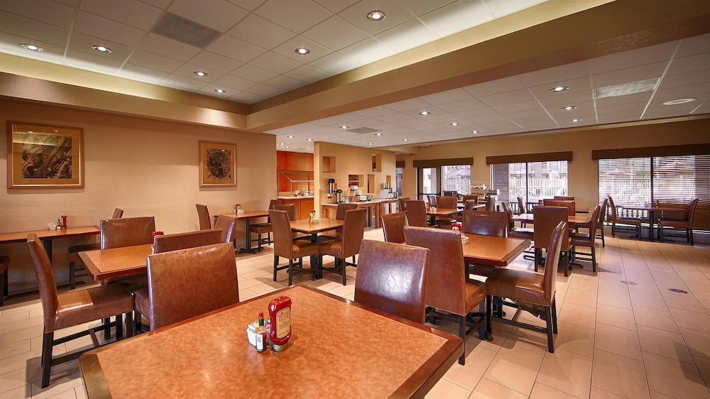 Best Western Plus Scottsdale Thunderbird Suites 37/46