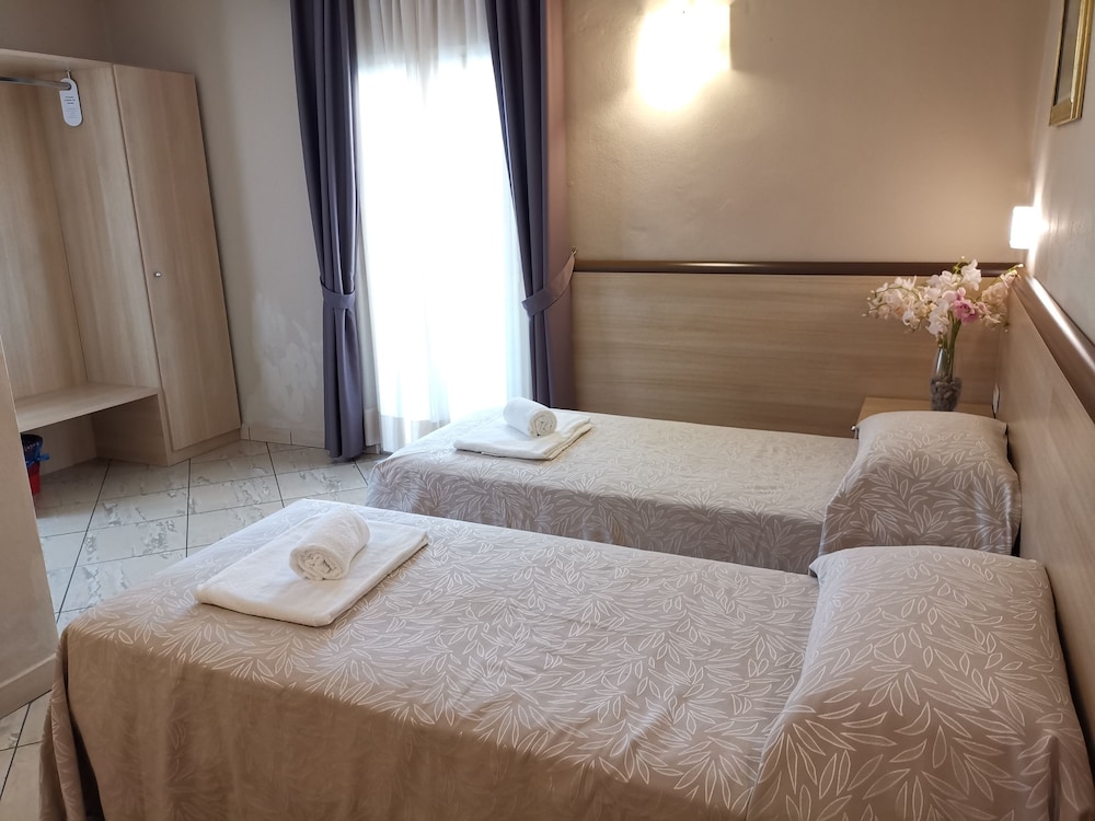 BRIANZA HOTEL 44/68
