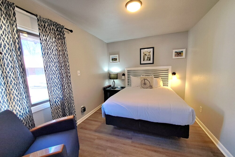 2 BEDROOMS, SIGNATURE, SUITE, KITCHEN