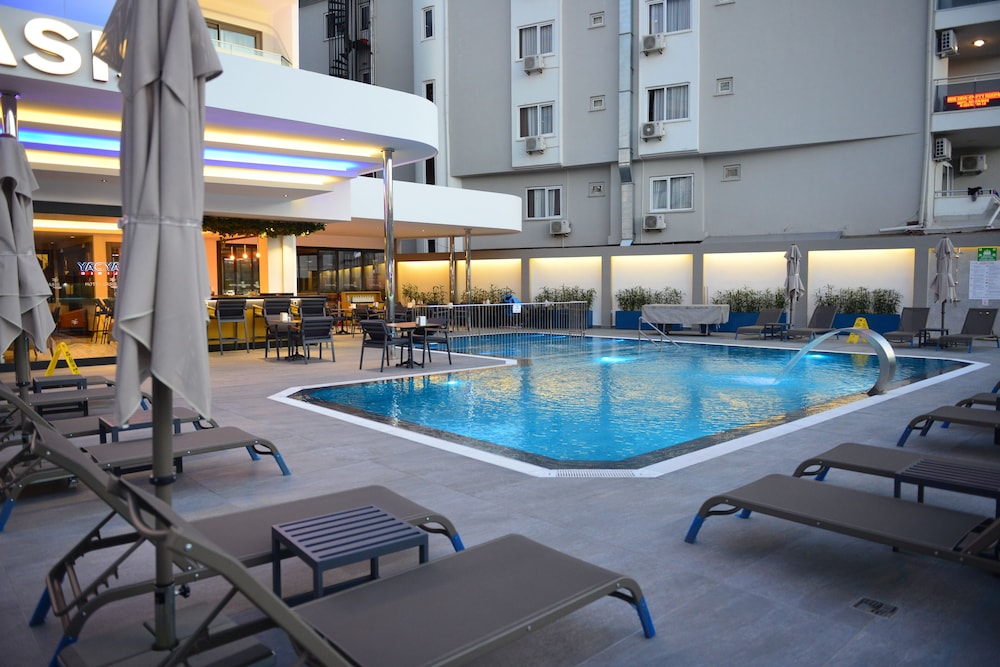 Oasis Hotel 26/30