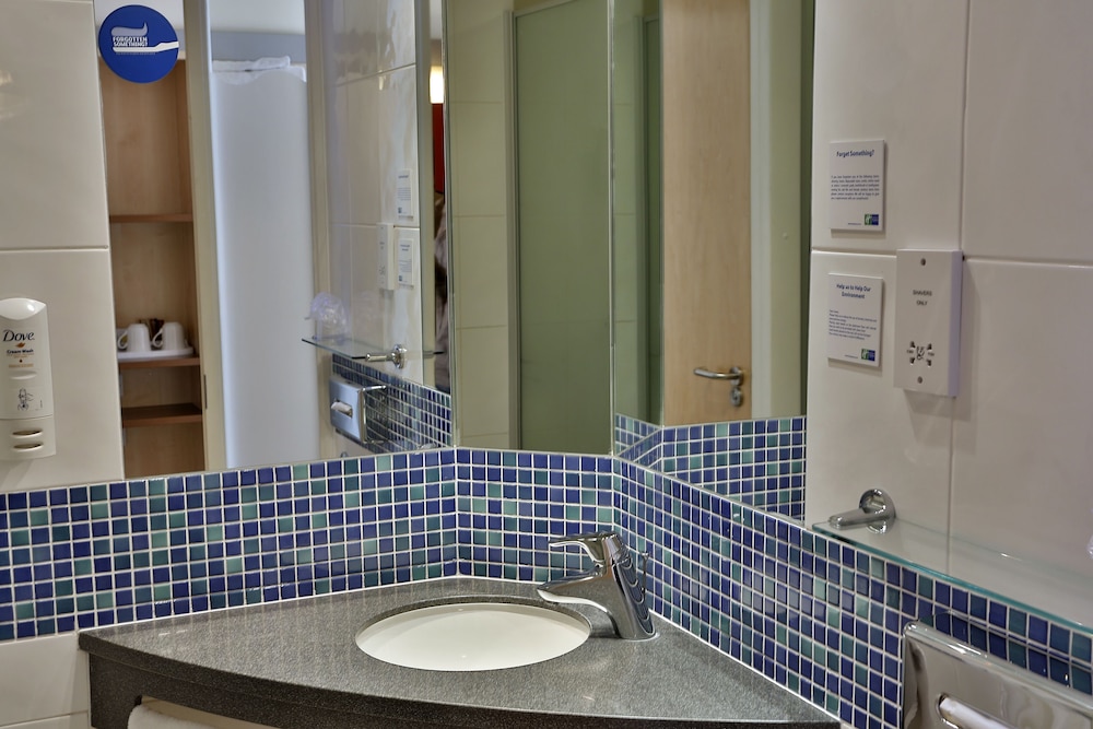 Holiday Inn Express Folkestone Channel Tunnel 16/64