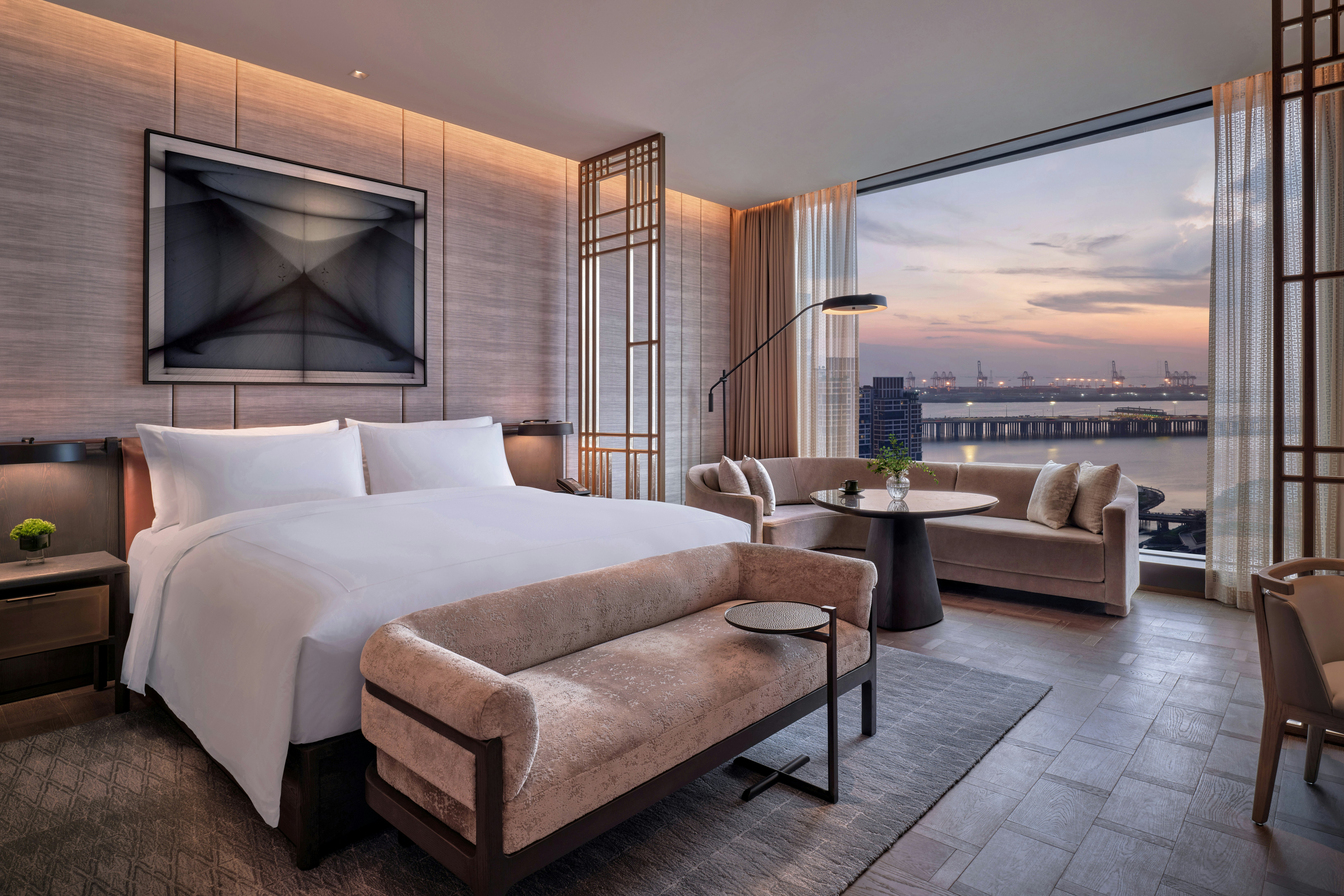 EXECUTIVE, KING BED, BAY VIEW