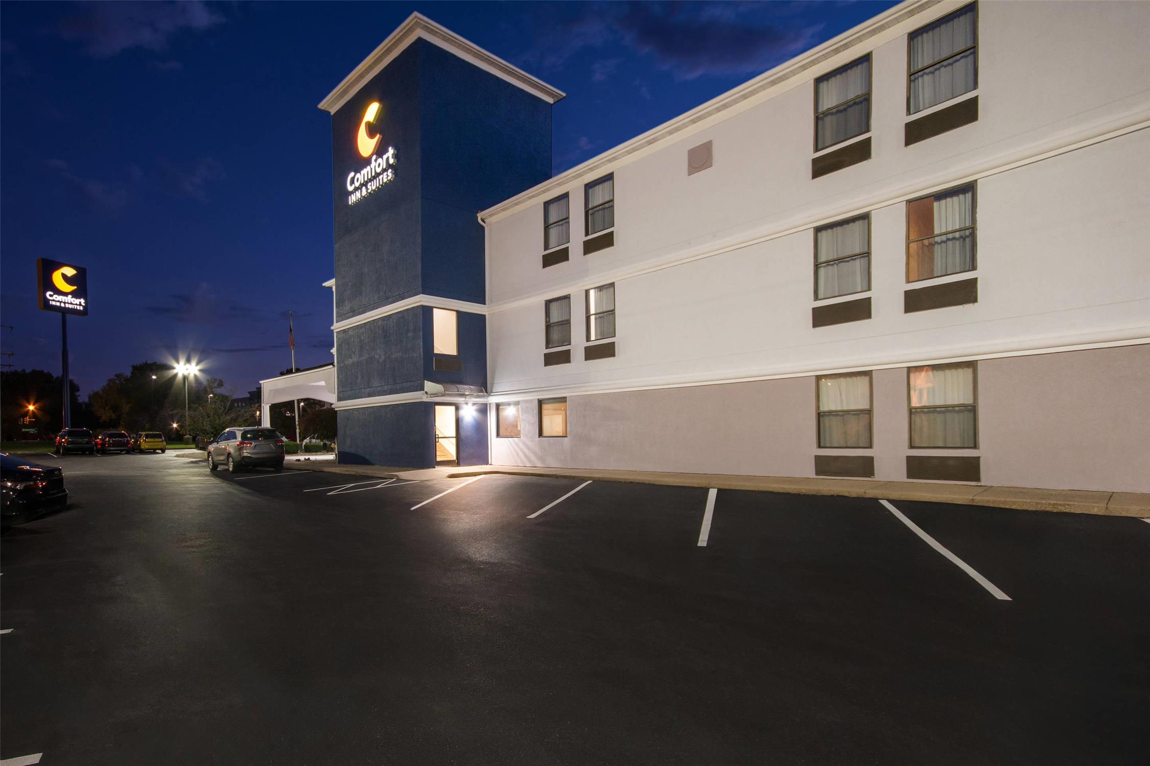 Comfort Inn & Suites Cincinnati Eastgate 2/40