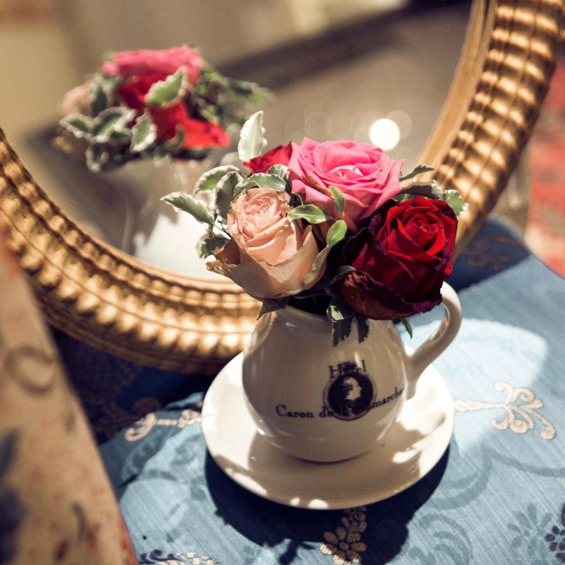 HOTEL CARON DE BEAUMARCHAIS 8/23