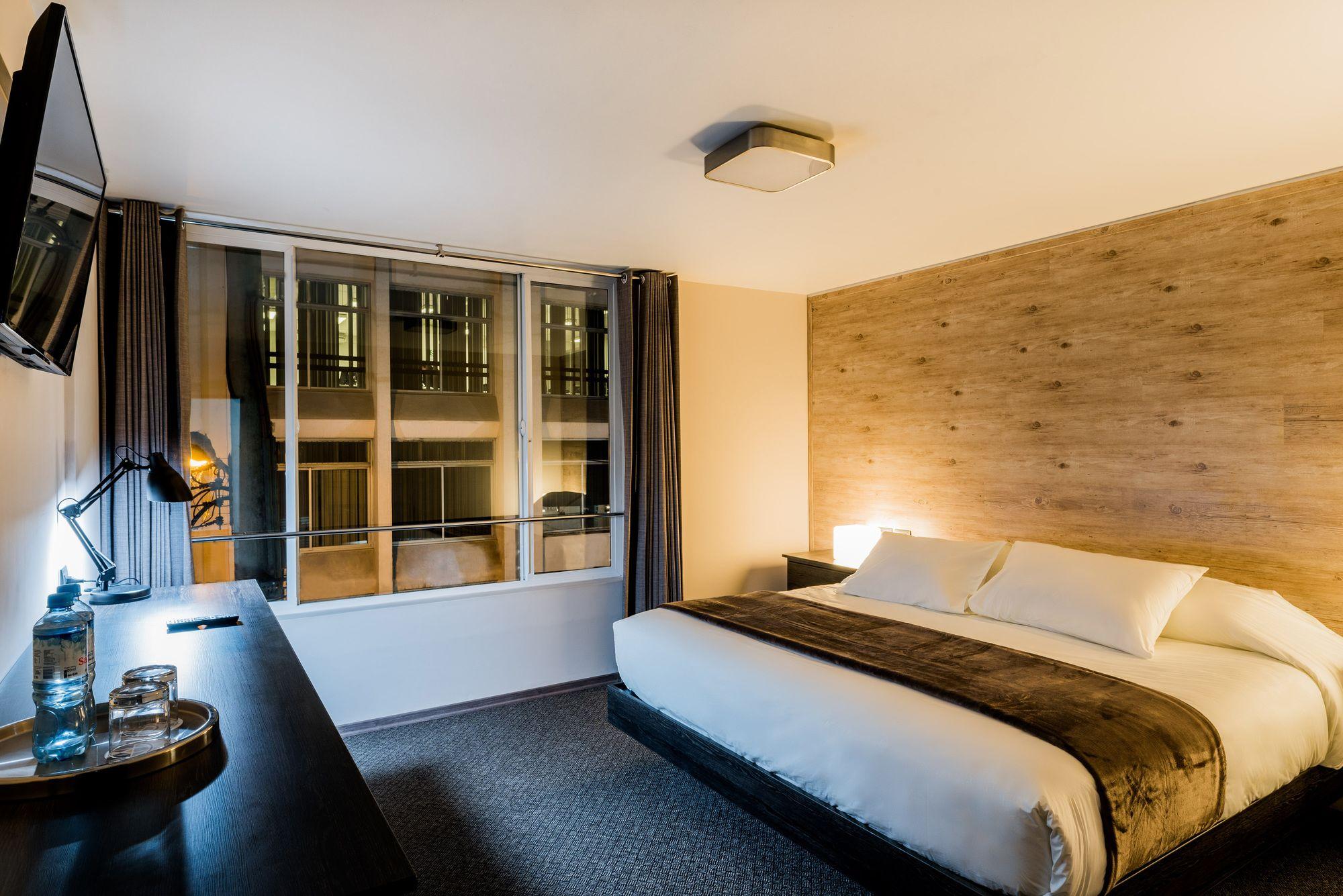 Room, Queen Bed