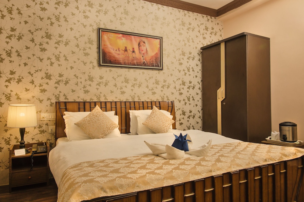 HOTEL MEENAKSHI 13/48
