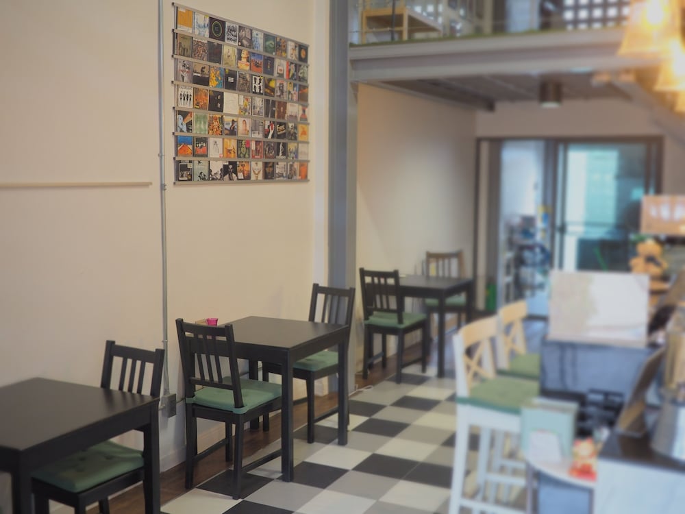 Hybrit Hostel & Cafe 27/37