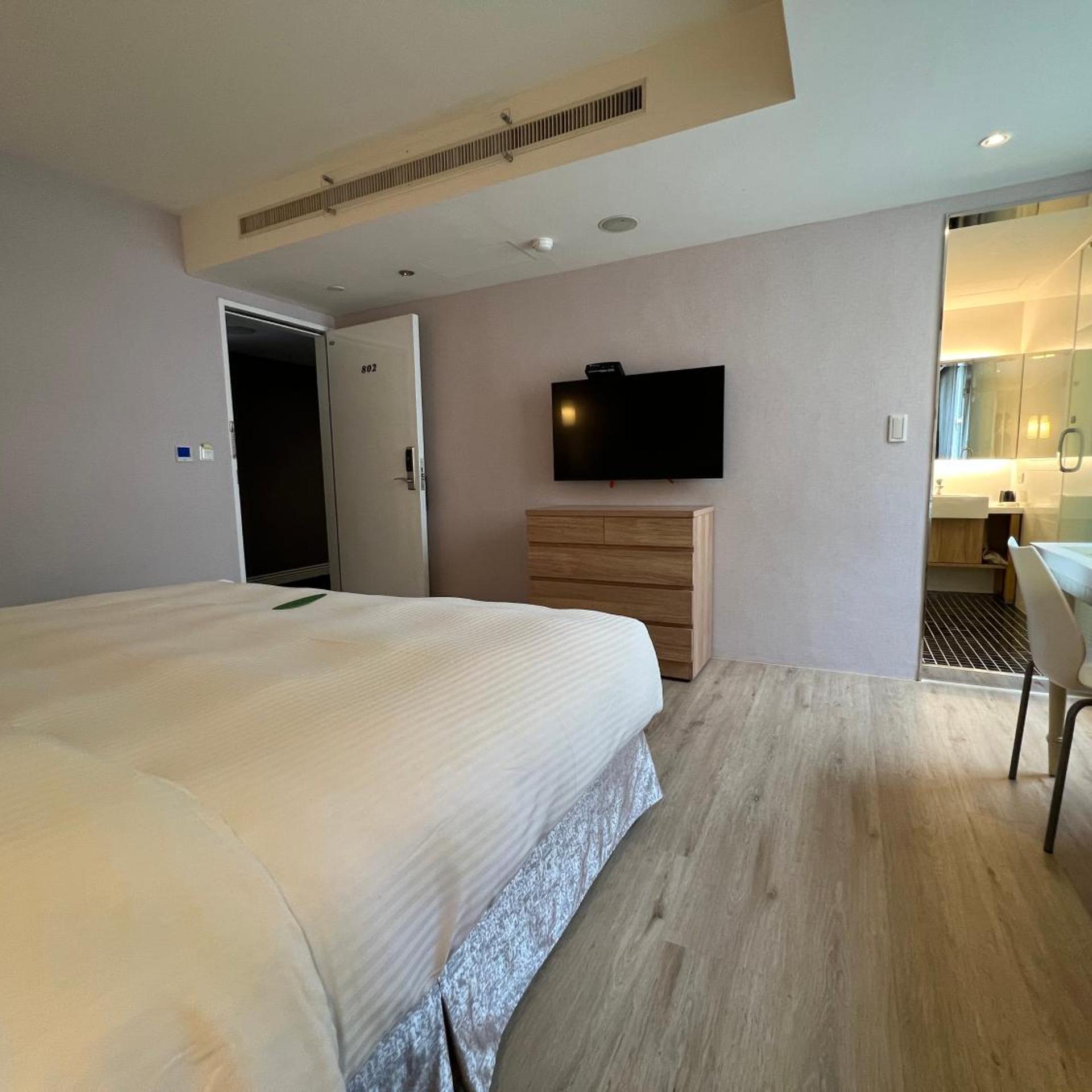 Deluxe, Double or Twin Bed