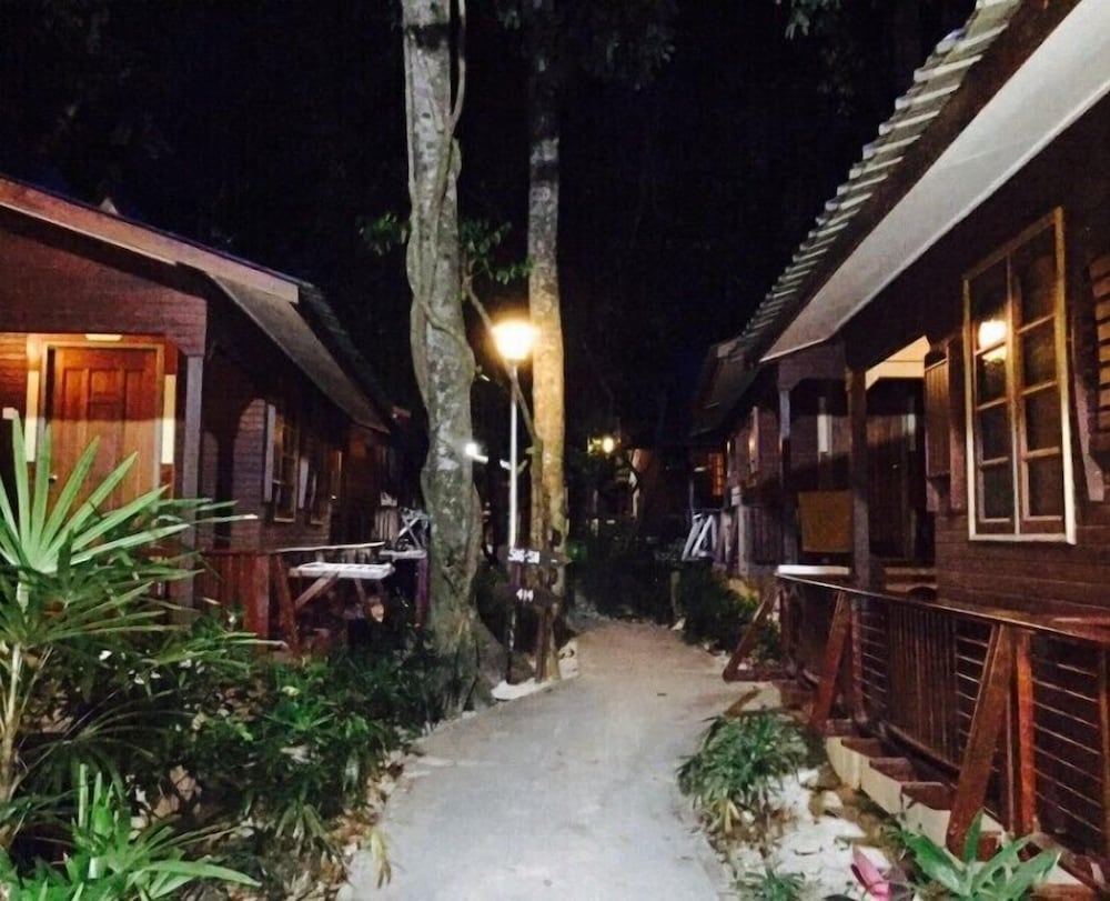 Shari-La Island Resort 27/28