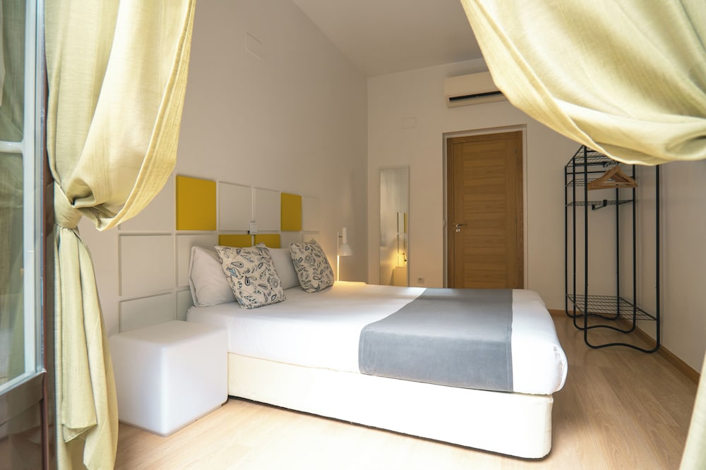 2 BEDROOMS, APARTMENT, CITY VIEW