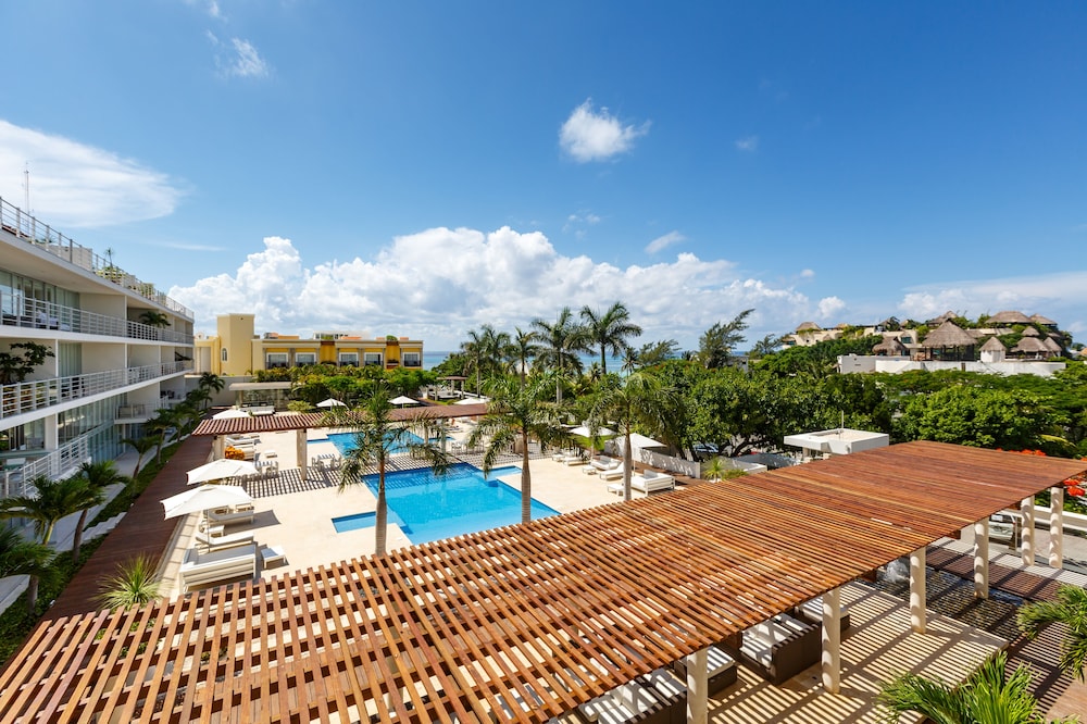 Magia Beachside Condo 41/47