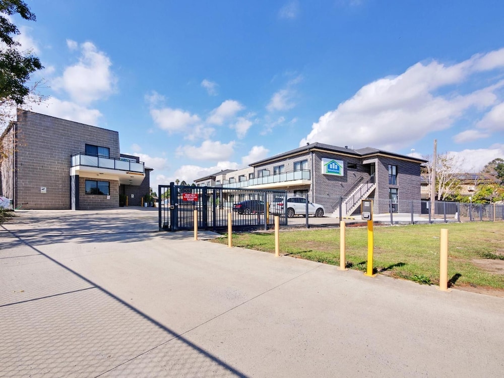 ValueSuites Penrith 7/60