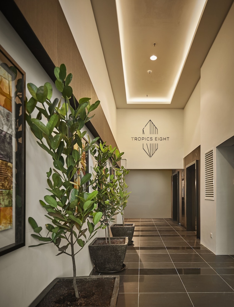 Tropics Eight Suites 3/61