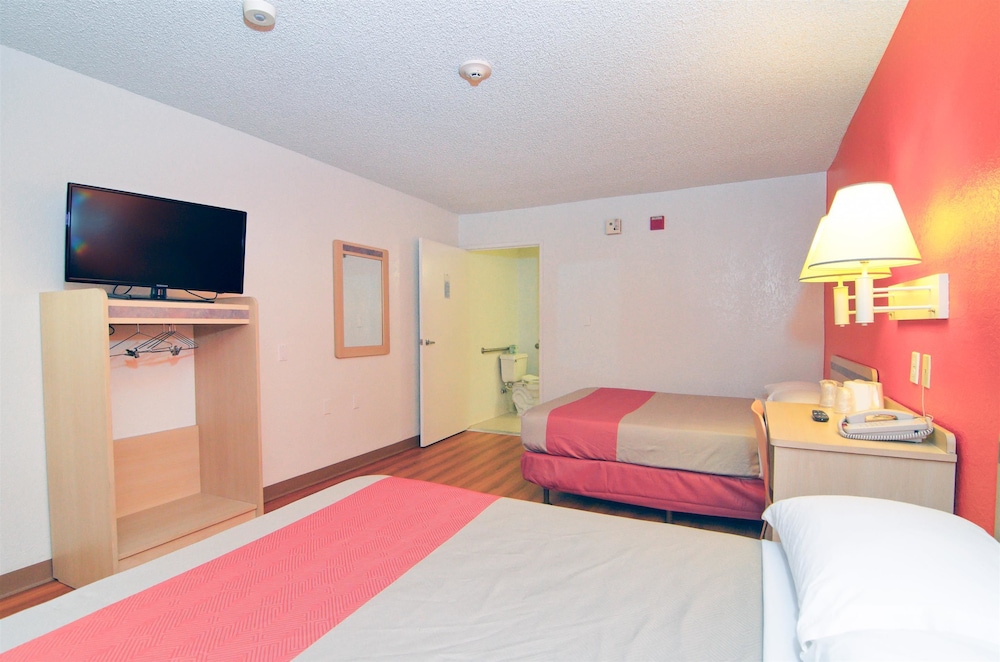 Motel6 North Palm Springs, CA - North 29/45