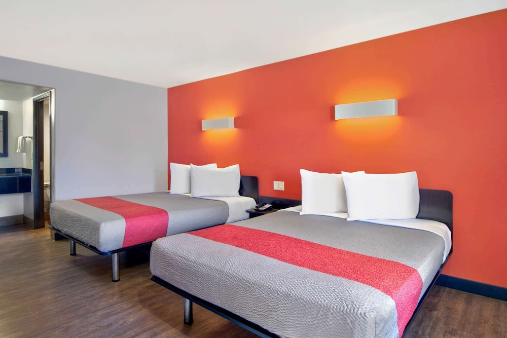 Motel6 Victorville, CA - Apple Valley 26/49
