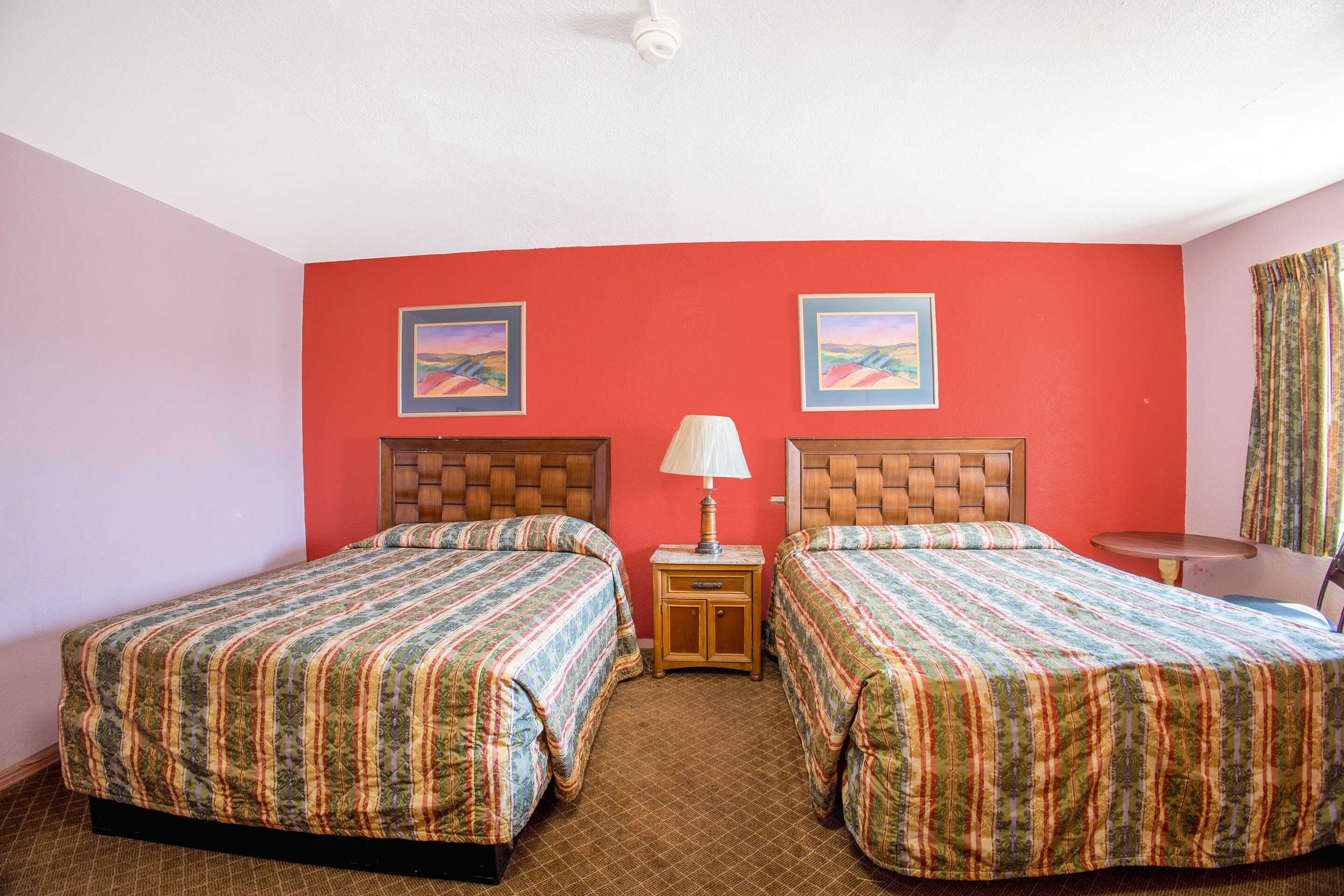 ROOM, QUEEN AND TWIN BEDS