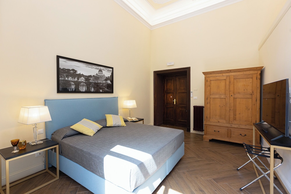 Prestigious Apartment Via Barberini 12/50