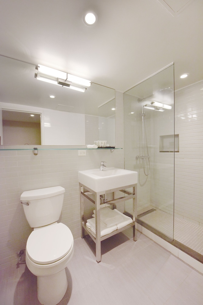 Hotel 32 32 75/78