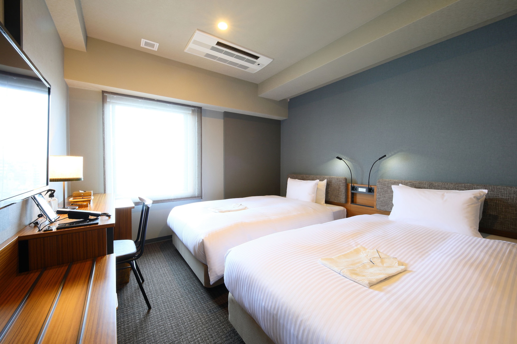 ROOM, TWIN BEDS