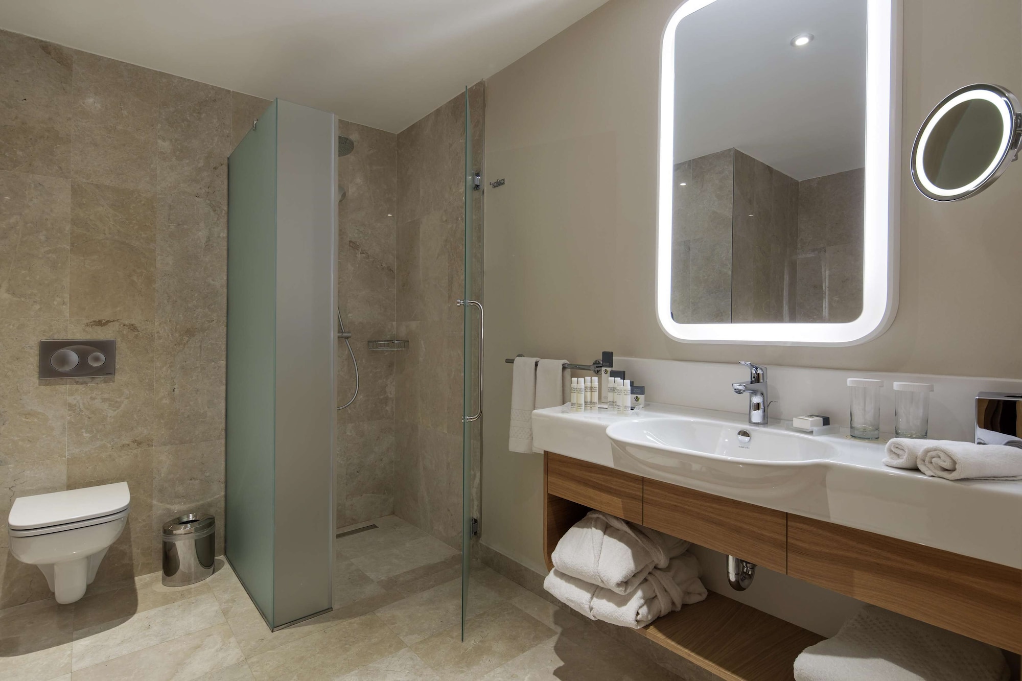 JUNIOR SUITE, KING BED