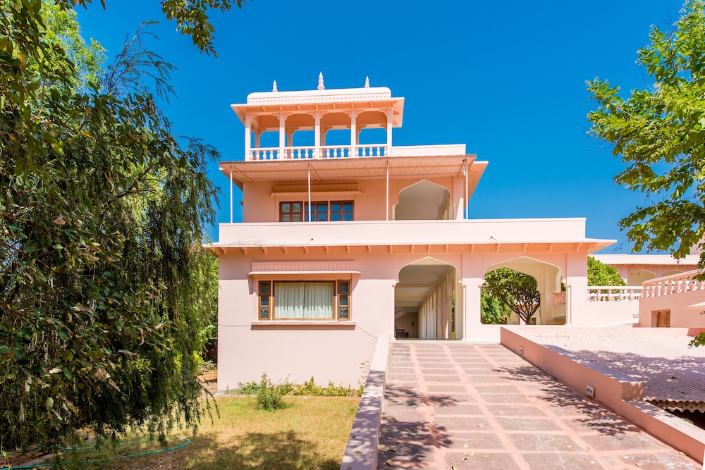 Hotel Dev Vilas 2/72
