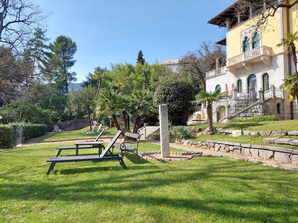 Hotel Villa Astra 25/50