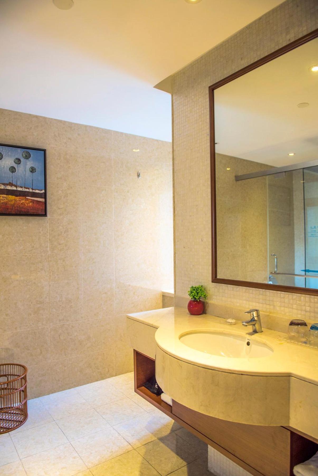 sanya seacube holiday hotel