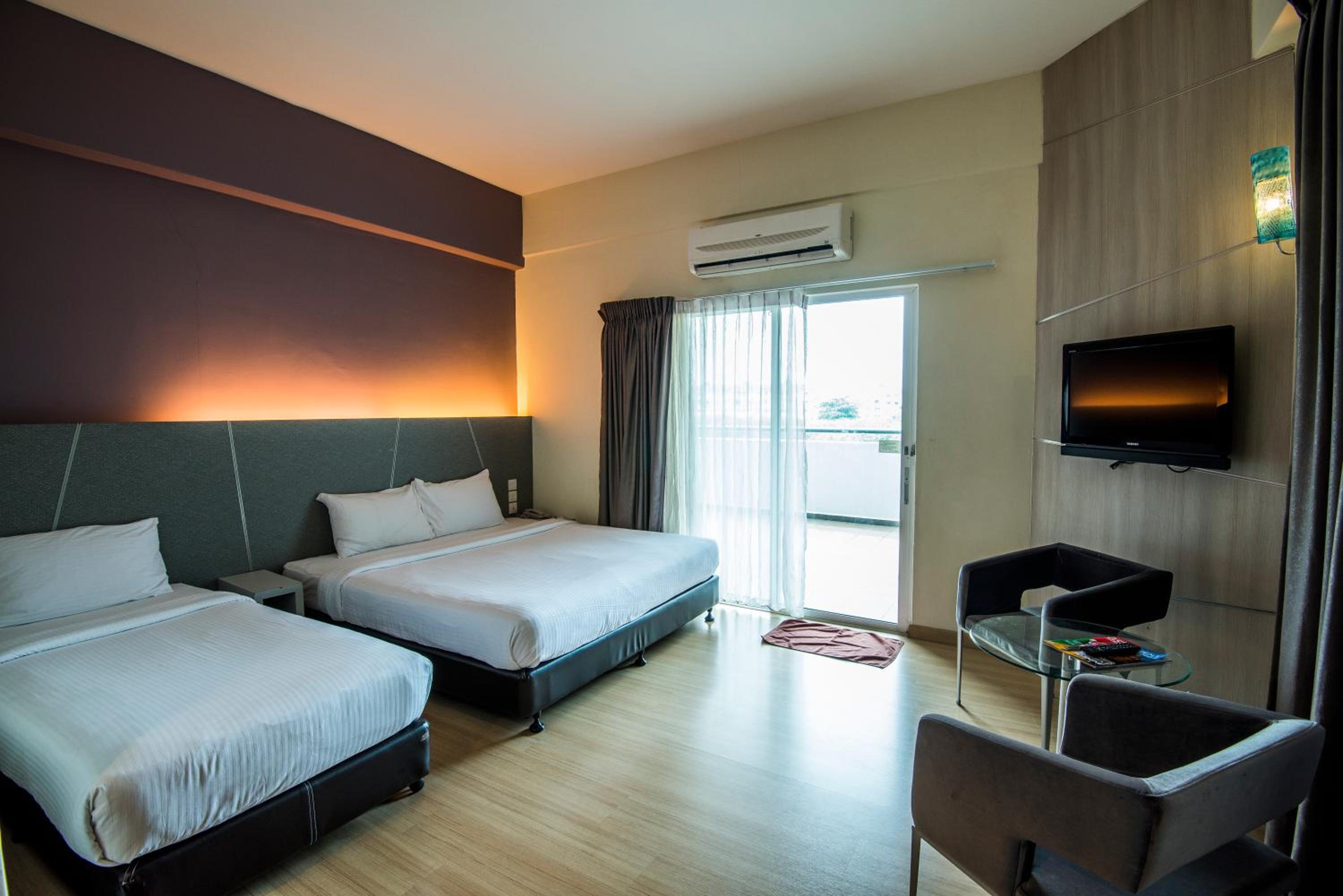 غرفة ديلوكس ثلاثية بسرير مزدوج وسرير فردي، Marvelux Hotel 2/2