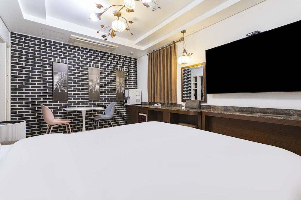 Ciel hotel 20/84