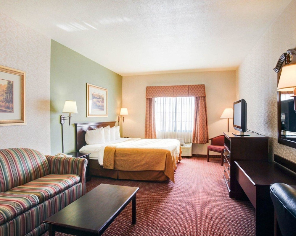 Quality Inn and Suites Near University 16/39