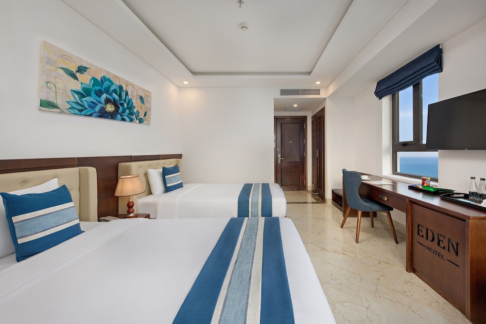DELUXE, TWIN BEDS, CITY VIEW