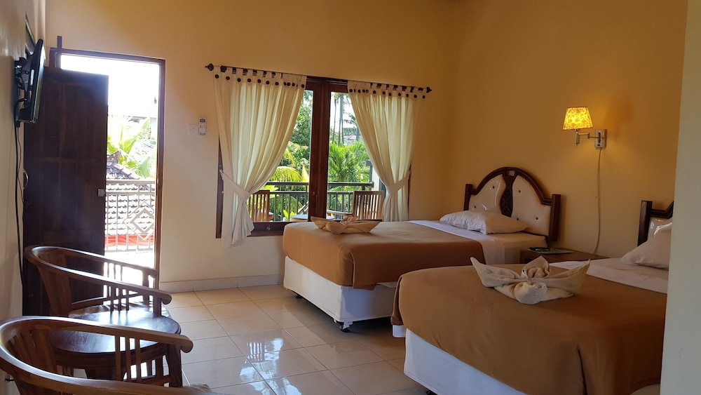 DELUXE, TWIN BEDS, POOL VIEW