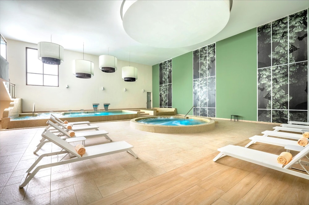 swimming pool spa