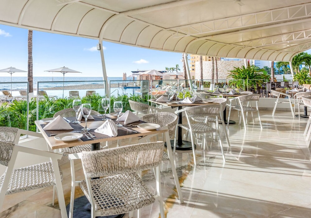 Park Royal Beach Mazatlan 45/59