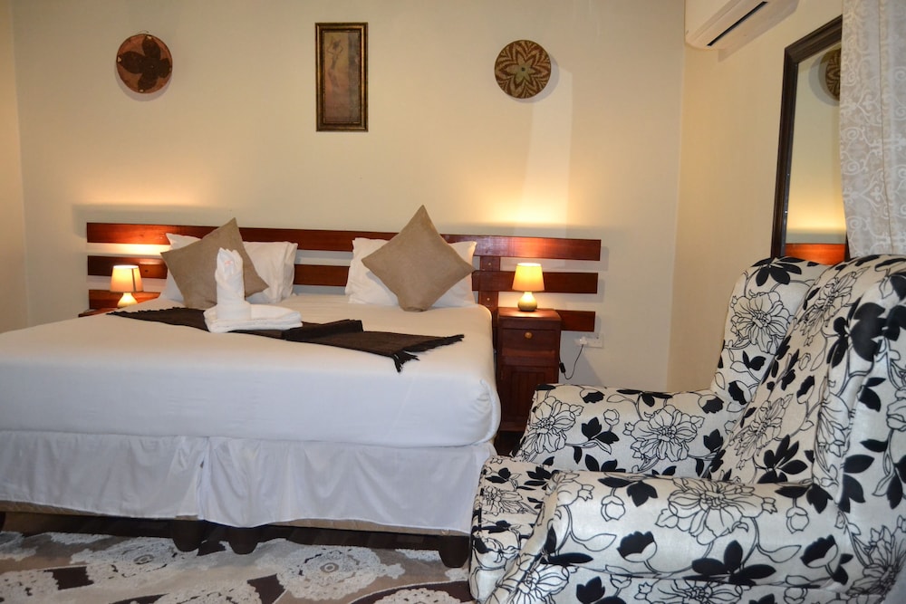 1 Bedroom, Traditional, Single, 2 King Beds, Courtyard View, Accessible