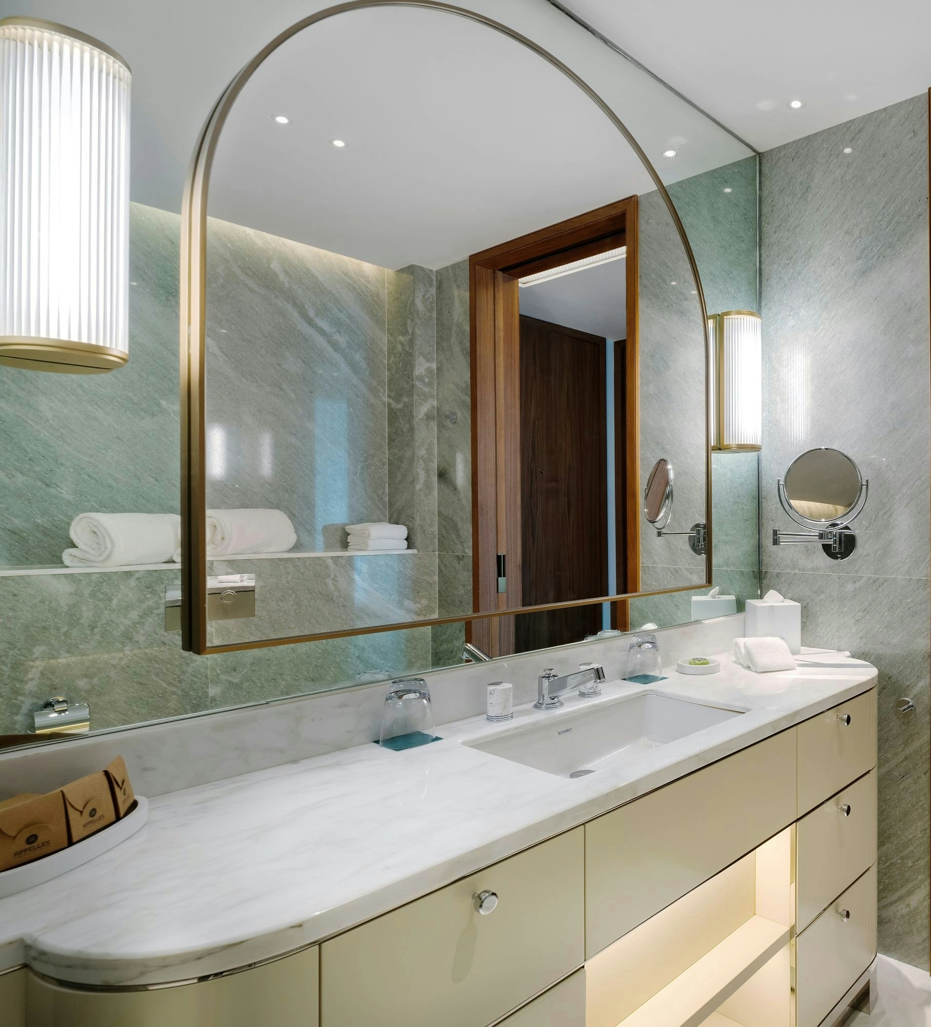 Lanson Place Hotel 24/26